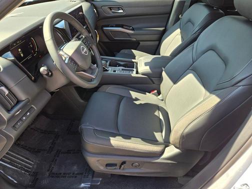 White Pearl 2026 Nissan Pathfinder SL