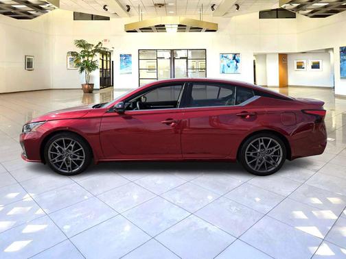 2023 Nissan Altima SR VC-Turbo FWD