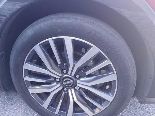Super Black 2024 Nissan Kicks SV