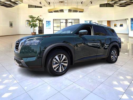2025 Nissan Pathfinder SL FWD