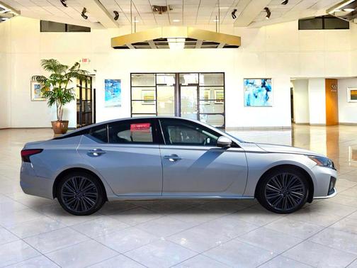 Brilliant Silver Metallic 2023 Nissan Altima 2.5 SL