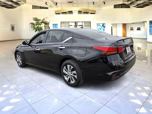 2025 Nissan Altima S FWD