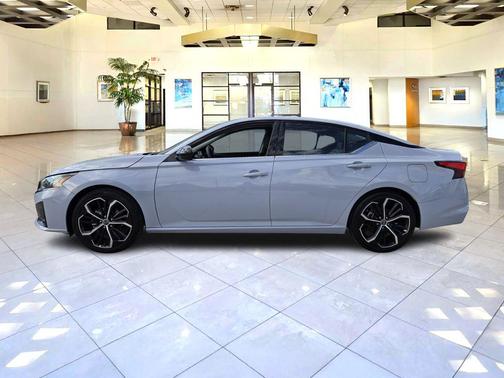 2023 Nissan Altima SR FWD