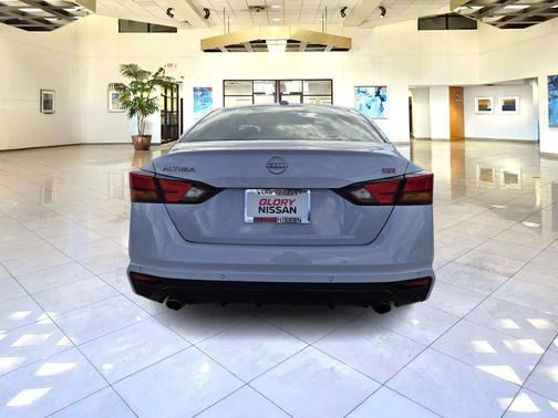 2023 Nissan Altima SR FWD