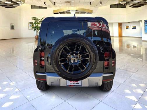 2025 Land Rover Defender 110 P300