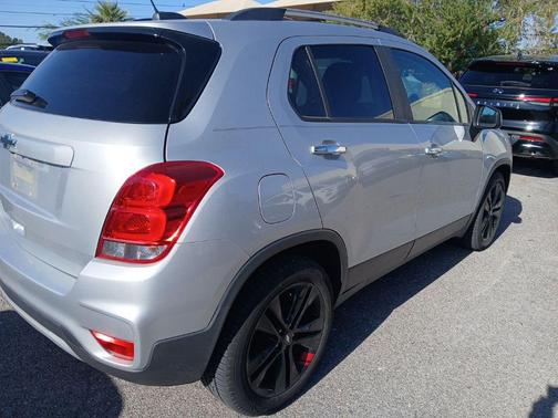 Silver Ice Metallic 2018 Chevrolet Trax LT
