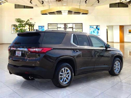 Havana Brown Metallic 2019 Chevrolet Traverse LT Cloth