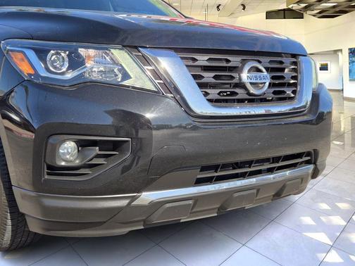 Magnetic Black Pearl 2019 Nissan Pathfinder SV