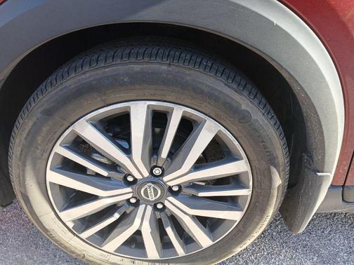 Scarlet 2023 Nissan Kicks SR