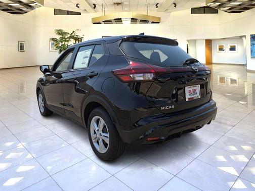 2025 Nissan Kicks S