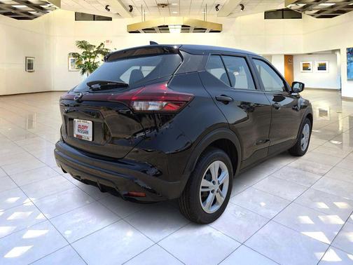 2025 Nissan Kicks S