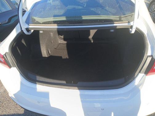 Summit White 2024 Chevrolet Malibu FWD 1LT