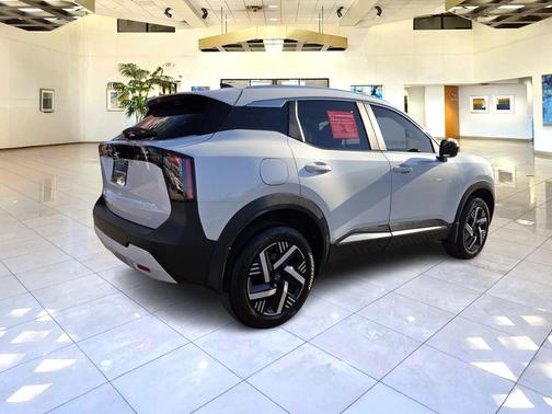 Aspen White 2026 Nissan Kicks SV