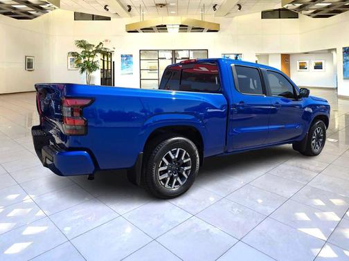 2025 Nissan Frontier SL