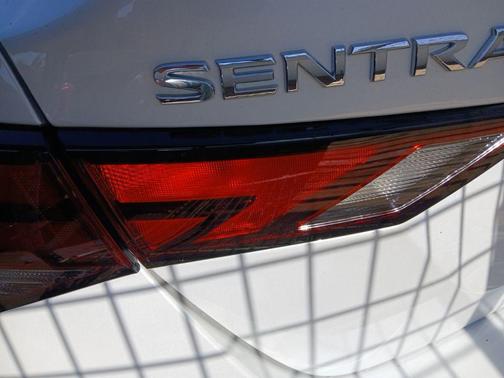 Aspen White Tricoat 2025 Nissan Sentra SV
