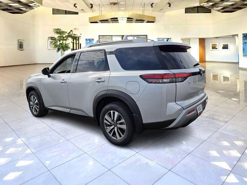 2025 Nissan Pathfinder SL 4WD