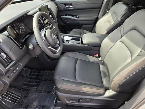 2025 Nissan Pathfinder SL 4WD