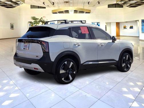 Aspen White 2025 Nissan Kicks SR