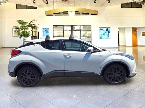 Blizzard Pearl 2021 Toyota C-HR LE