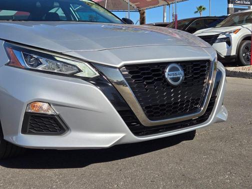 Brilliant Silver Metallic 2020 Nissan Altima SR FWD