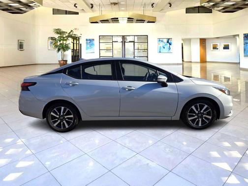 Brilliant Silver Metallic 2020 Nissan Versa 1.6 SV