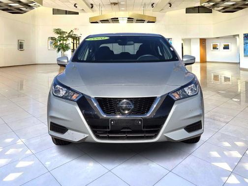 Brilliant Silver Metallic 2020 Nissan Versa 1.6 SV
