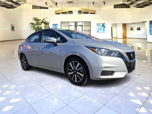 Brilliant Silver Metallic 2020 Nissan Versa 1.6 SV