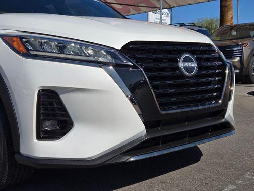 Aspen White 2024 Nissan Kicks SR