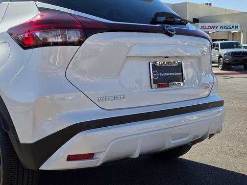 Aspen White 2024 Nissan Kicks SR