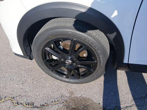 Aspen White 2024 Nissan Kicks SR