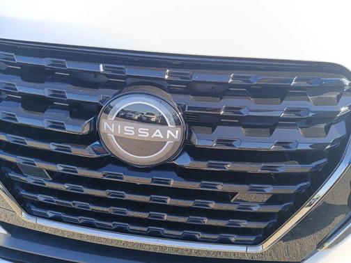 Aspen White 2024 Nissan Kicks SR