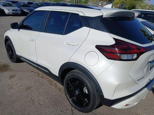 Aspen White 2024 Nissan Kicks SR