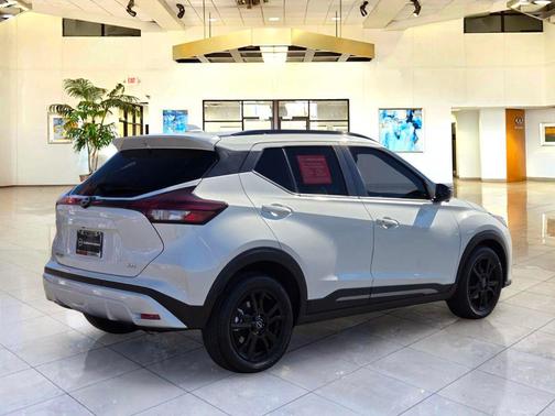 Aspen White 2024 Nissan Kicks SR