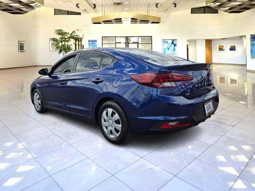 2020 Hyundai ELANTRA SE