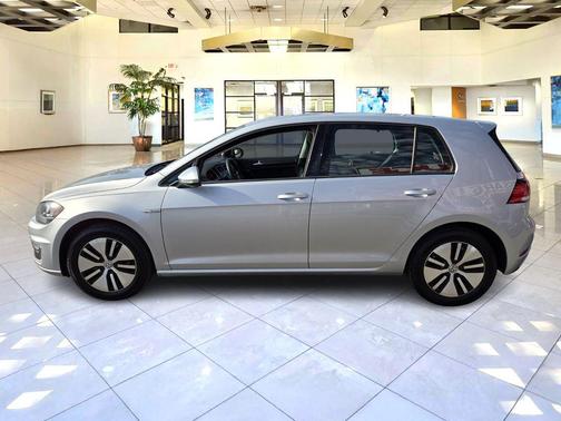 2019 Volkswagen e-Golf SE