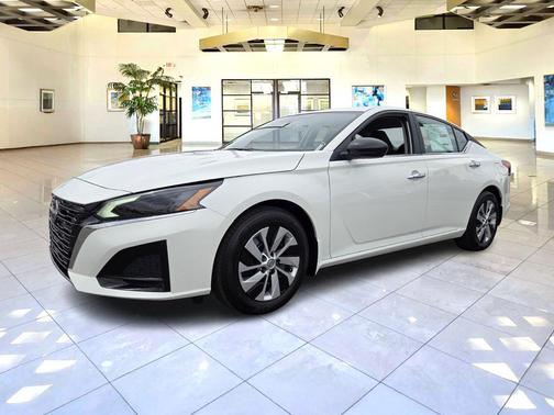 2025 Nissan Altima S FWD