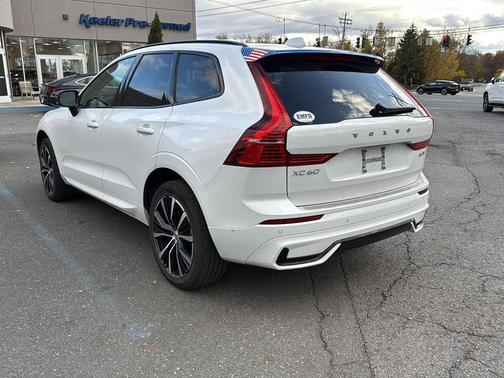 2023 Volvo XC60 B5 Plus Dark Theme