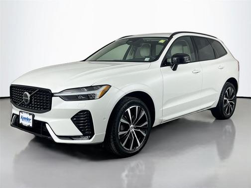 2023 Volvo XC60 B5 Plus Dark Theme