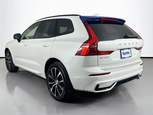 2023 Volvo XC60 B5 Plus Dark Theme