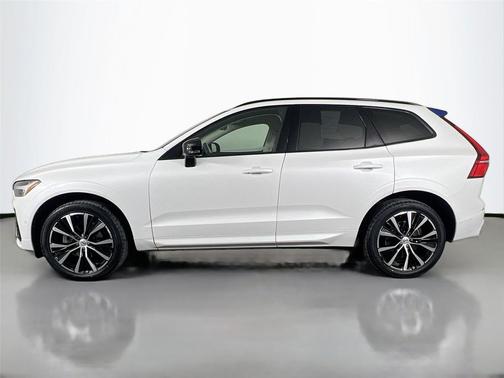 2023 Volvo XC60 B5 Plus Dark Theme