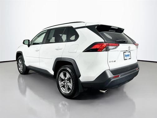 Ice Cap 2024 Toyota RAV4 XLE