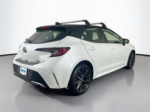 Wind Chill Pearl w/Midnight Black Metallic Roof 2025 Toyota Corolla XSE