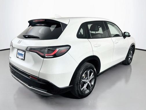 Platinum White Pearl 2023 Honda HR-V EX-L