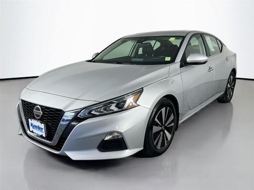 Brilliant Silver Metallic 2022 Nissan Altima 2.5 SV