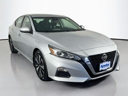 Brilliant Silver Metallic 2022 Nissan Altima 2.5 SV