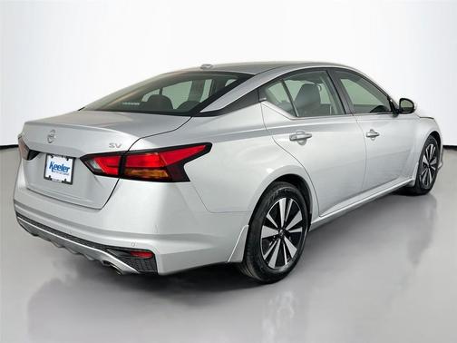 Brilliant Silver Metallic 2022 Nissan Altima 2.5 SV