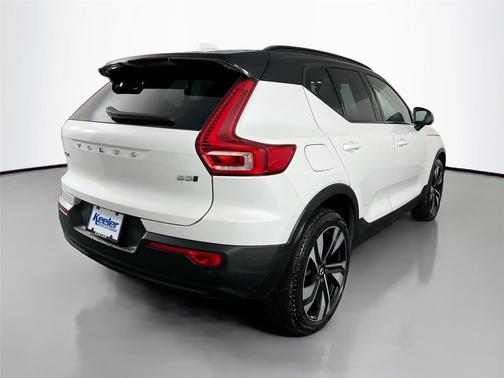 2023 Volvo XC40 B5 Plus Dark Theme