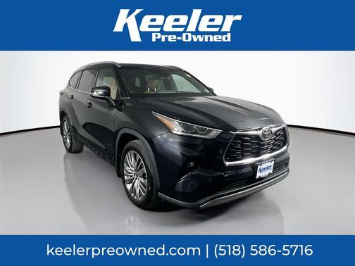 Midnight Black Metallic 2022 Toyota Highlander Platinum