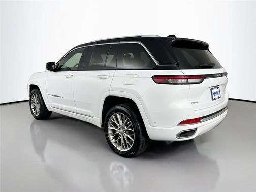2022 Jeep Grand Cherokee Summit