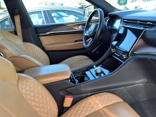 2022 Jeep Grand Cherokee Summit